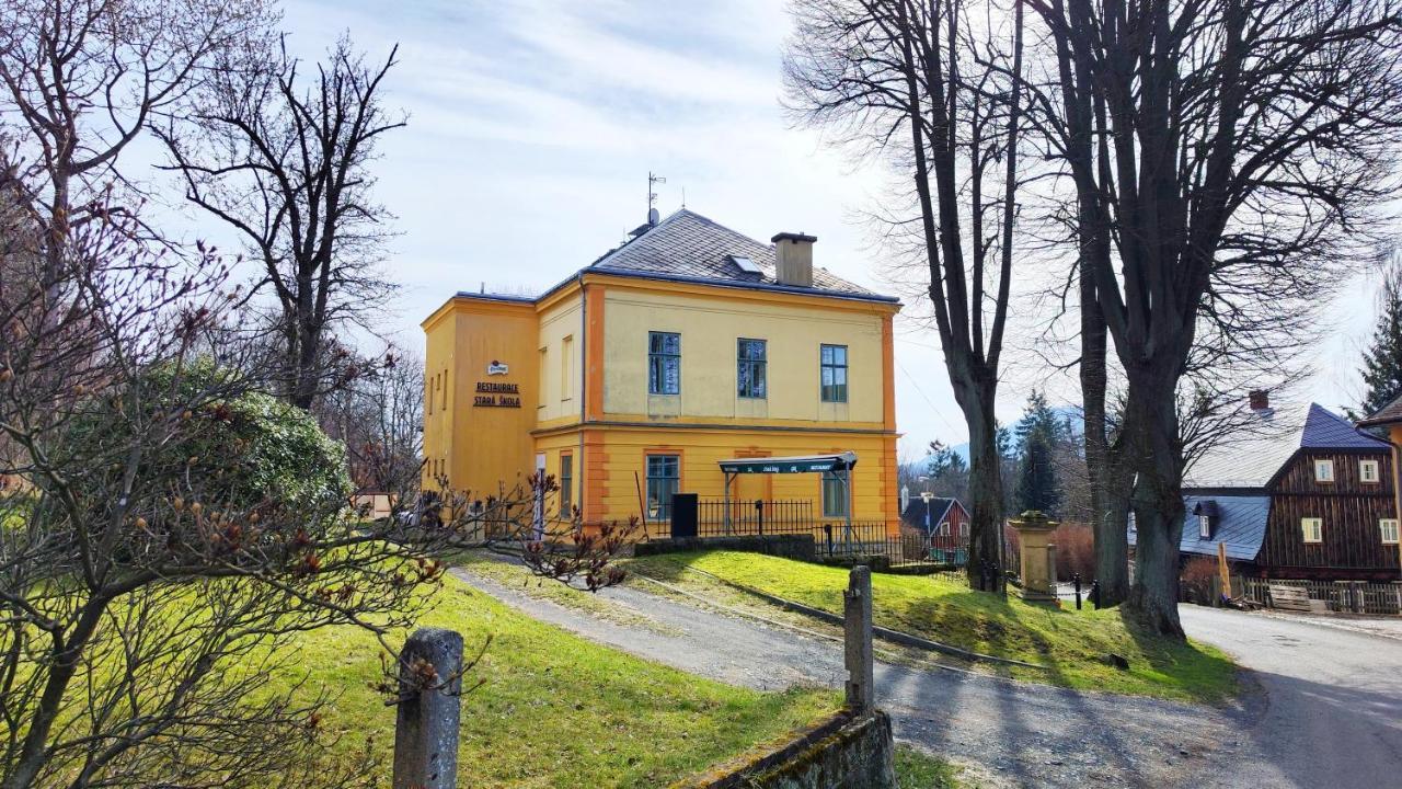 Hotel Stara Skola Mezná Eksteriør billede