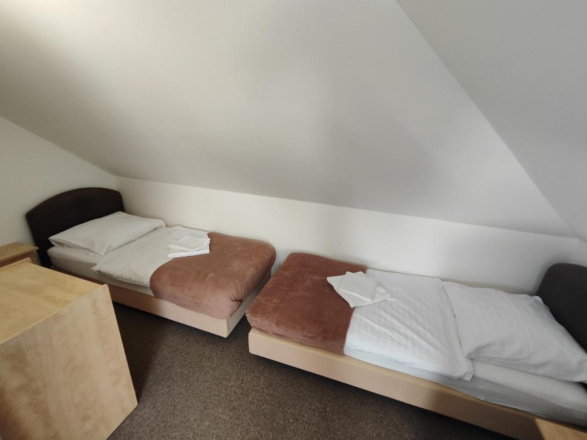 Hotel Stara Skola Mezná Eksteriør billede